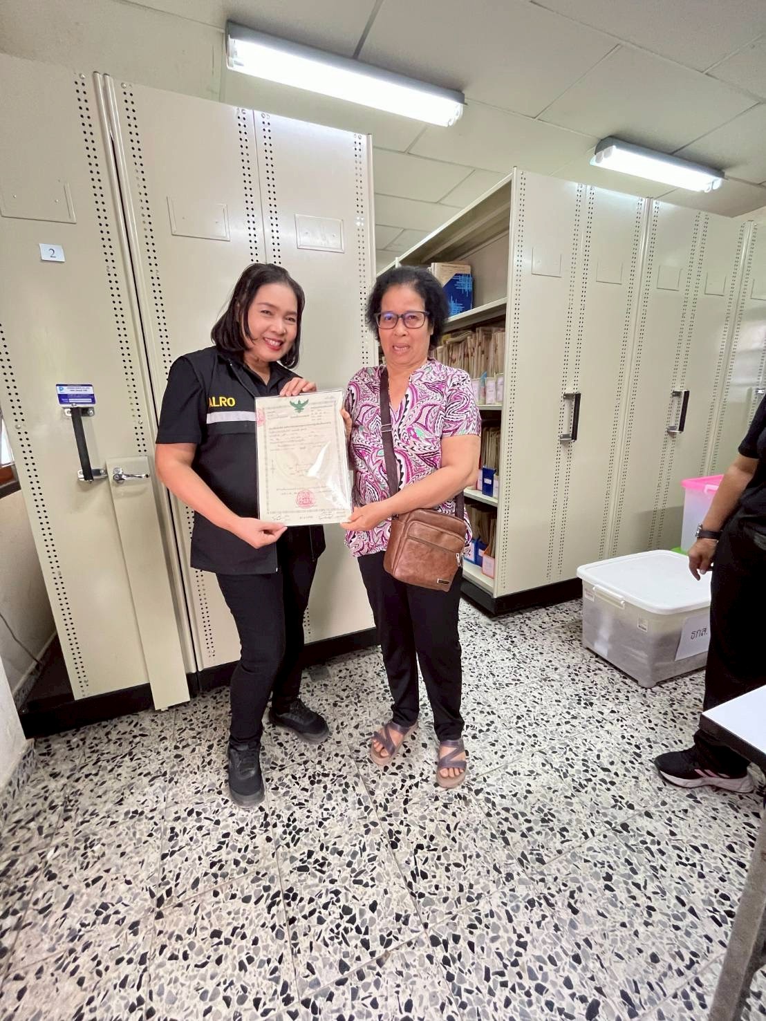 title - ผู้ตรวจราชการ ส.ป.ก. ประชุมติดตามผลการดำเนินงานตามแผนการตรวจราชการ ของ ส.ป.ก. ประจำปีงบประมาณ พ.ศ. 2569 รอบที่ 1 พร้อมลงพื้นที่มอบกิ่งพันธุ์โกโก้คุณภาพดีจำนวน 3,000 ต้น ณ จังหวัดชุมพร